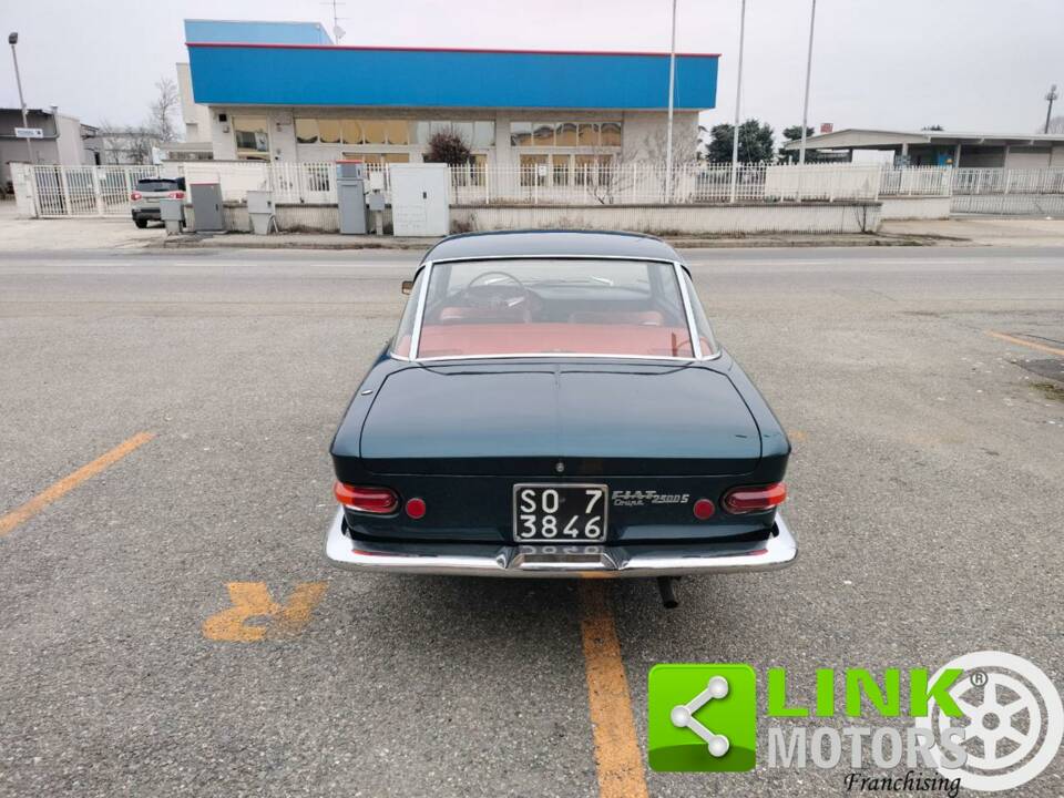 Image 6/10 de FIAT 2300 S Coupé (1966)