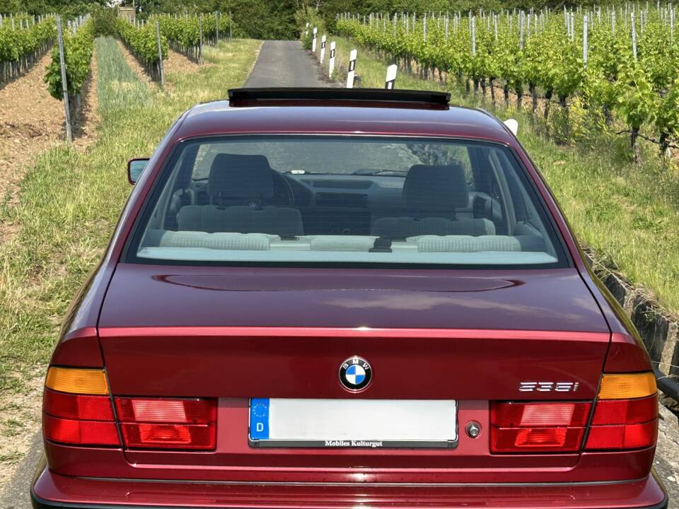 Image 7/51 of BMW 535i (1991)
