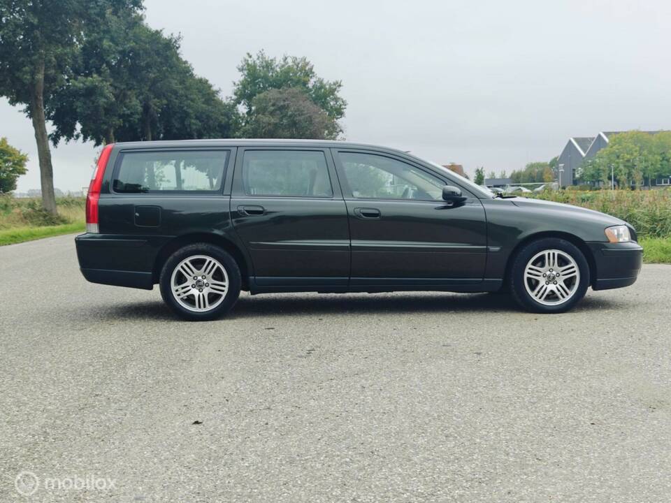Imagen 8/40 de Volvo V 70 2.4 (2005)
