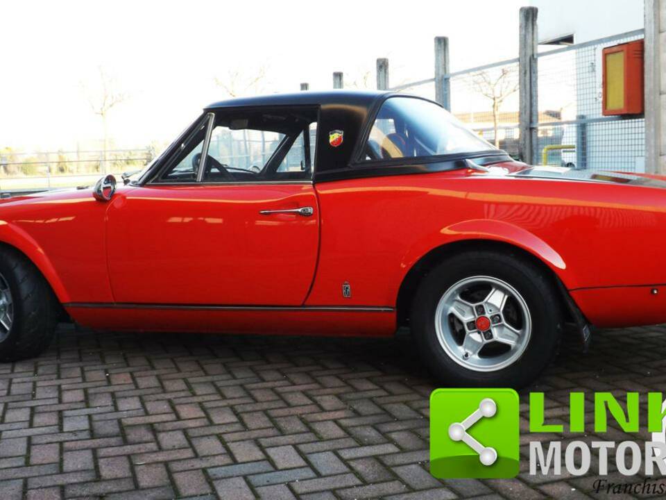 Immagine 5/10 di FIAT 124 Sport Spider (1967)