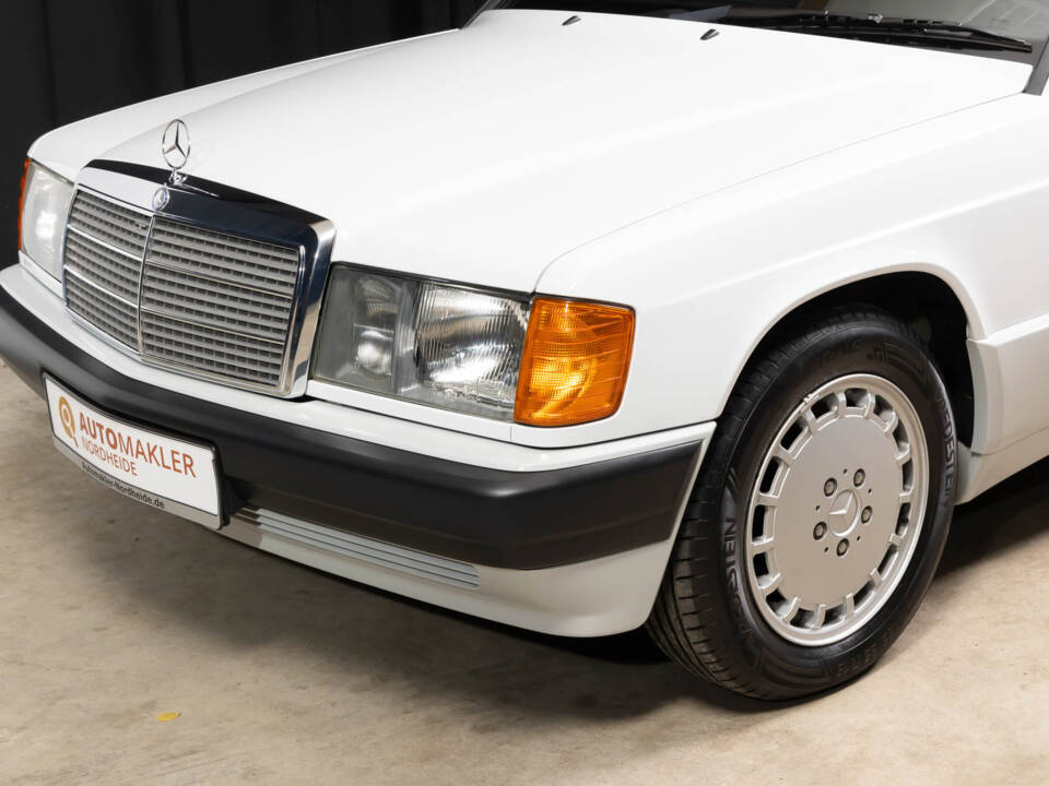 Image 2/78 de Mercedes-Benz 190 E 1.8 (1992)