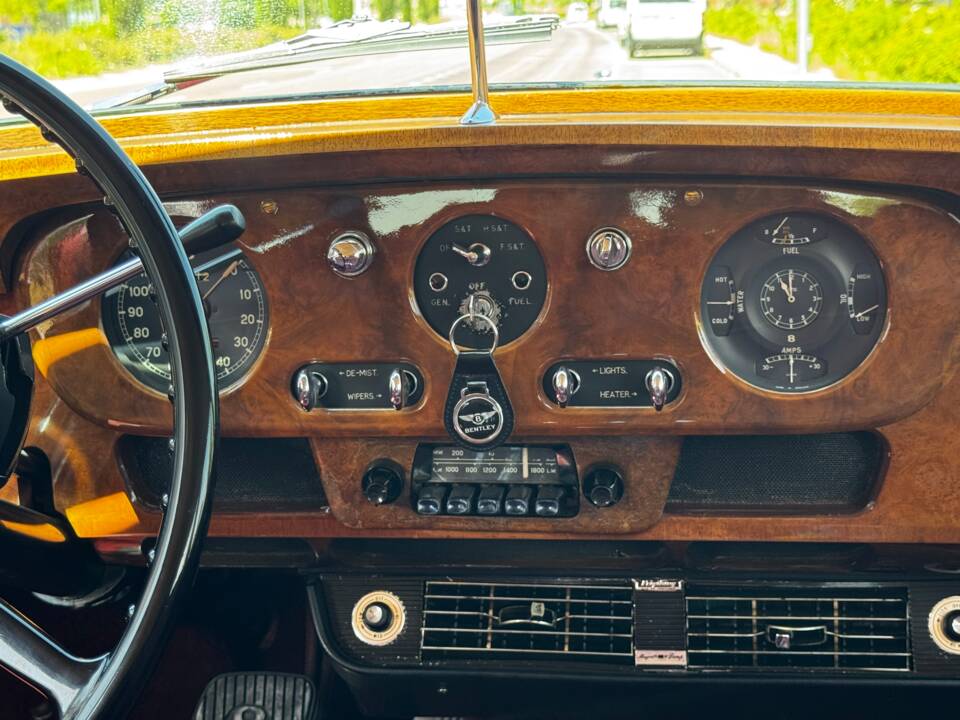 Image 61/81 of Bentley S 1 (1959)