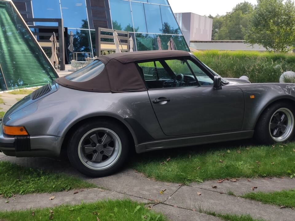 Image 75/104 of Porsche 911 Carrera 3.2 (1986)