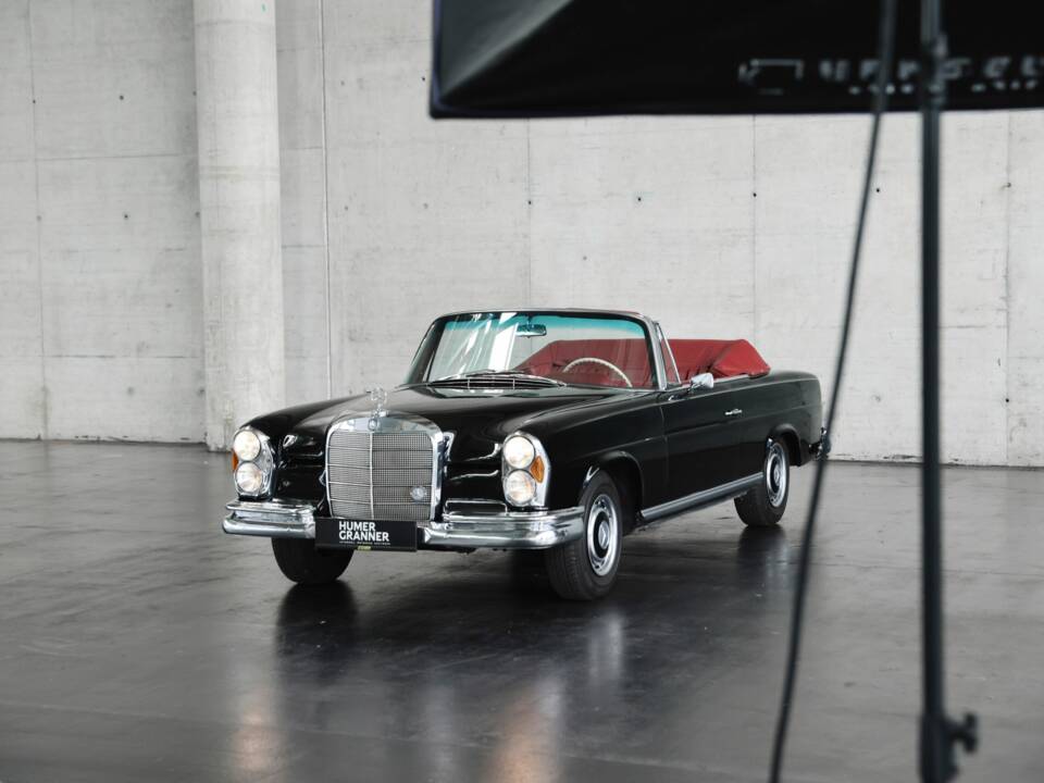 Image 19/50 of Mercedes-Benz 220 SE b (1962)