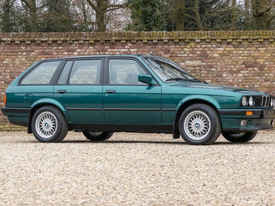Image 41/50 of BMW 316i Touring (1993)