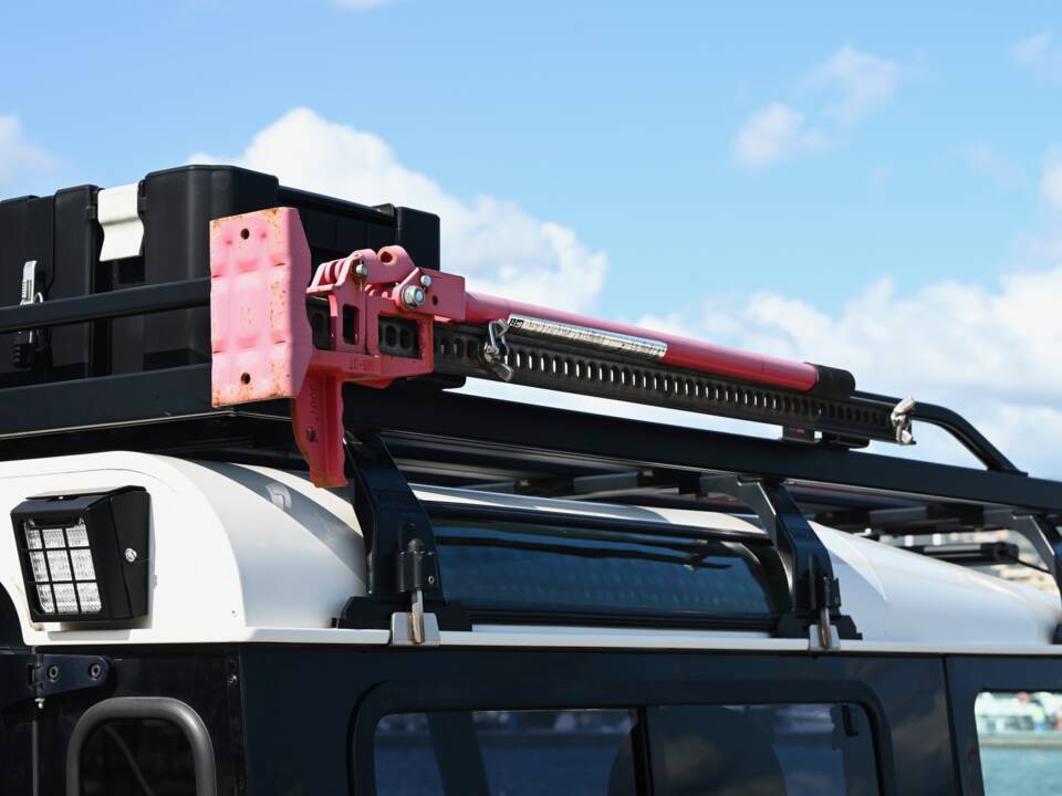 Image 38/70 of Land Rover Defender 90 TD4 (2007)
