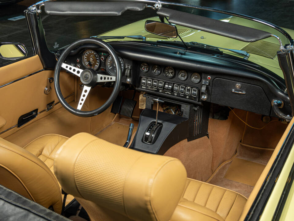Imagen 24/28 de Jaguar E-Type V12 (1974)