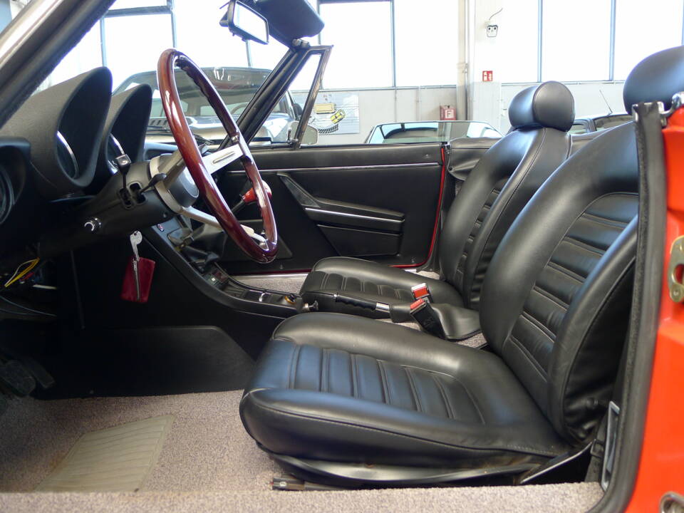 Image 35/36 of Alfa Romeo 2000 Spider Veloce (1982)