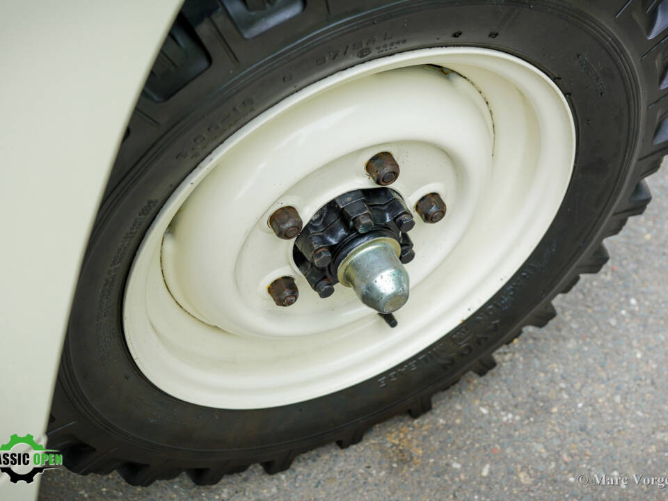 Image 42/55 of Land Rover 88 (1958)