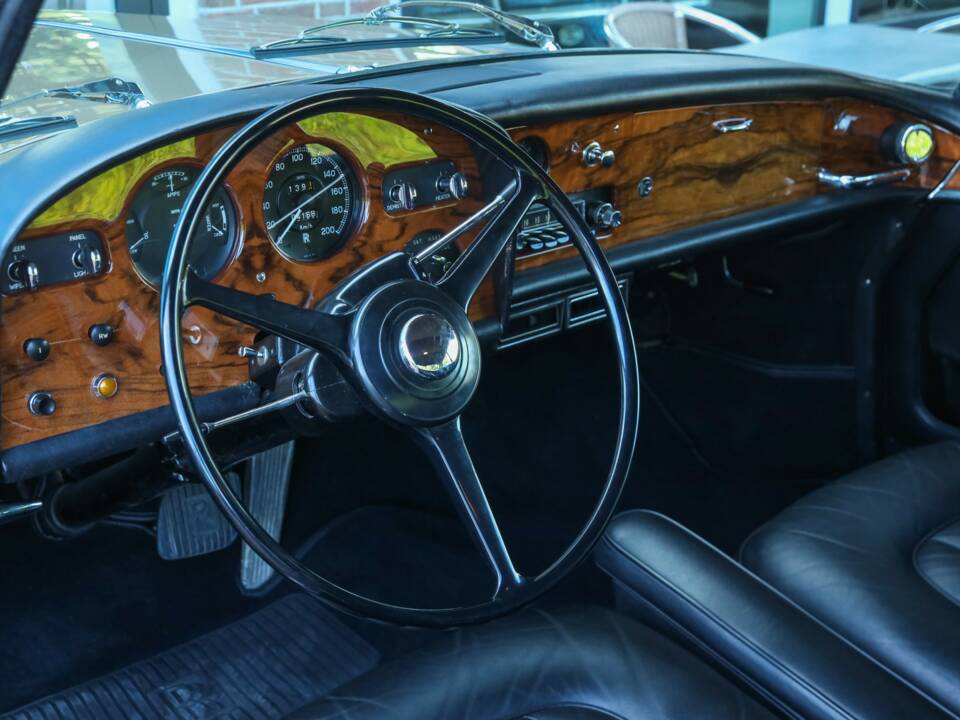 Image 3/50 of Rolls-Royce Silver Cloud III "Chinese Eyes" (1965)