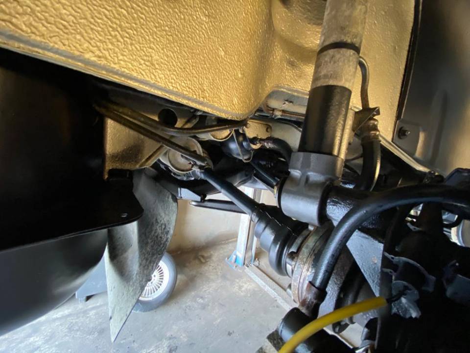 Image 23/46 of BMW 750iL (1990)