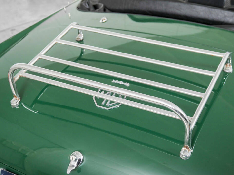 Image 36/50 of MG MGB (1964)