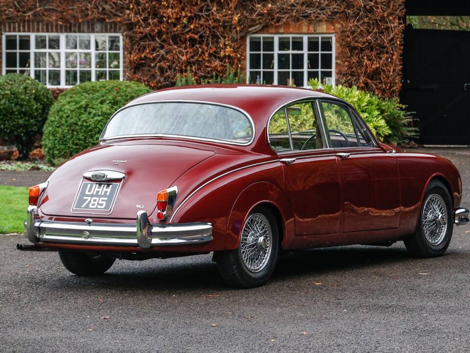 Image 3/42 of Jaguar Mk II 3.8 (1962)