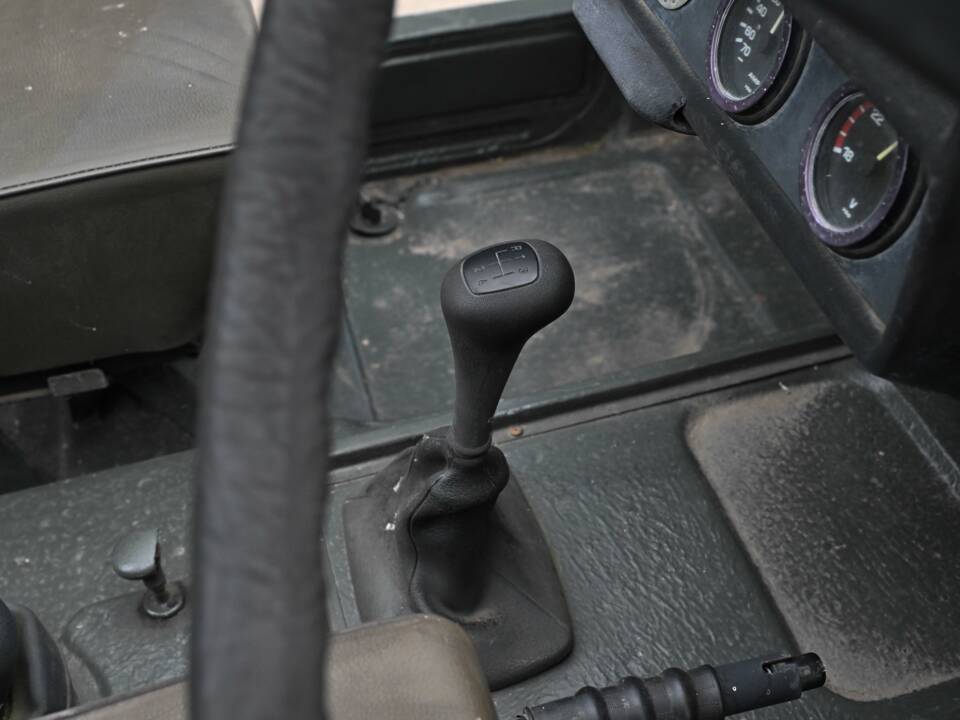 Immagine 37/50 di Mercedes-Benz 240 GD (SWB) (1987)
