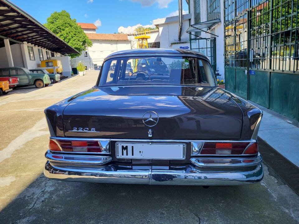 Image 10/46 of Mercedes-Benz 220 S b (1965)
