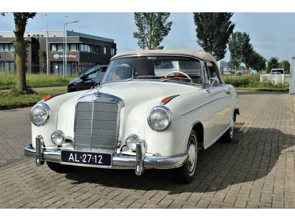 Image 34/35 of Mercedes-Benz 220 SE Cabriolet (1959)
