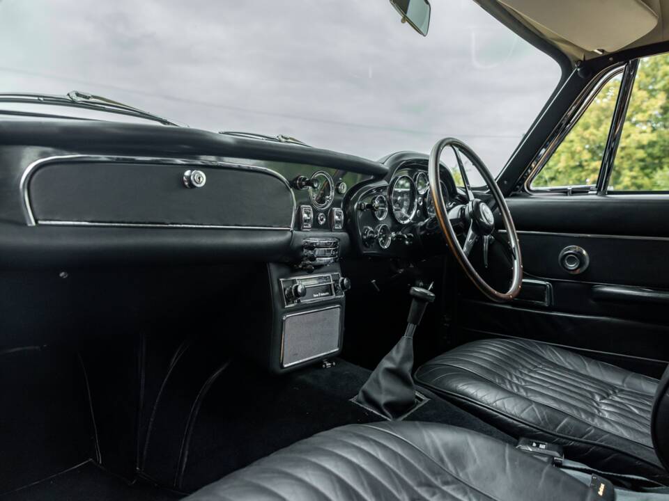 Bild 12/62 von Aston Martin DB 6 Mk II (1970)