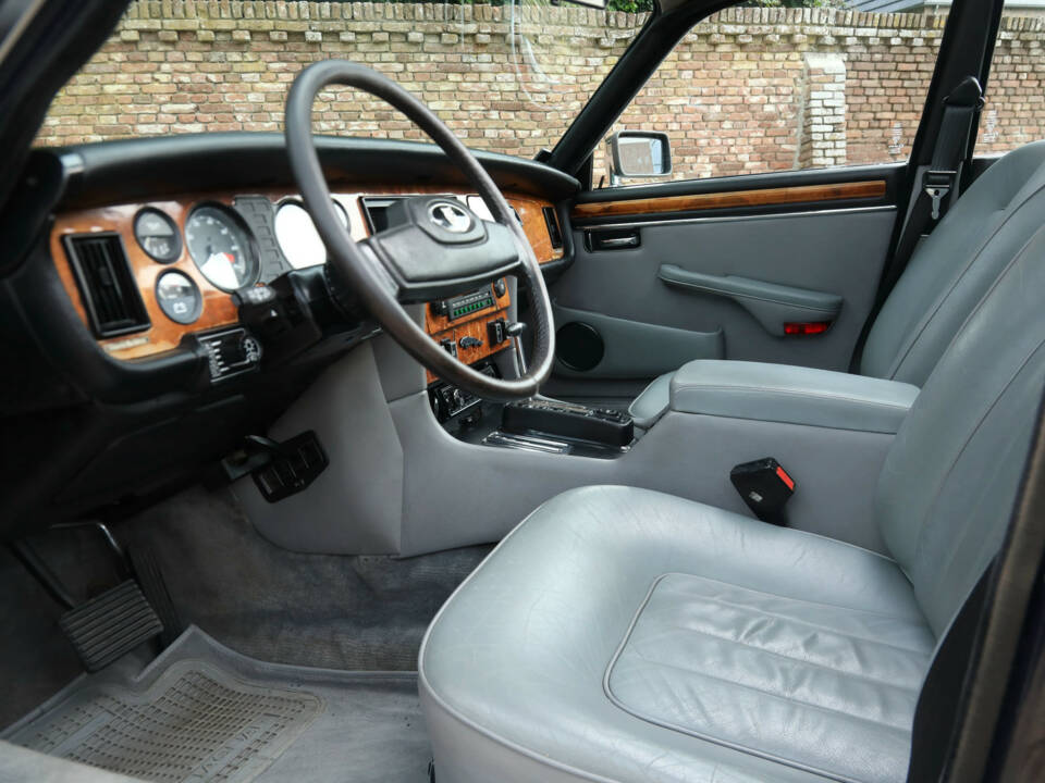 Imagen 36/50 de Jaguar XJ 12 (1985)
