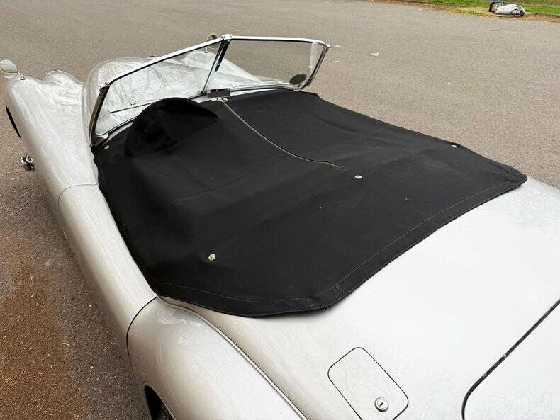 Image 48/50 of Jaguar XK 120 OTS (1953)