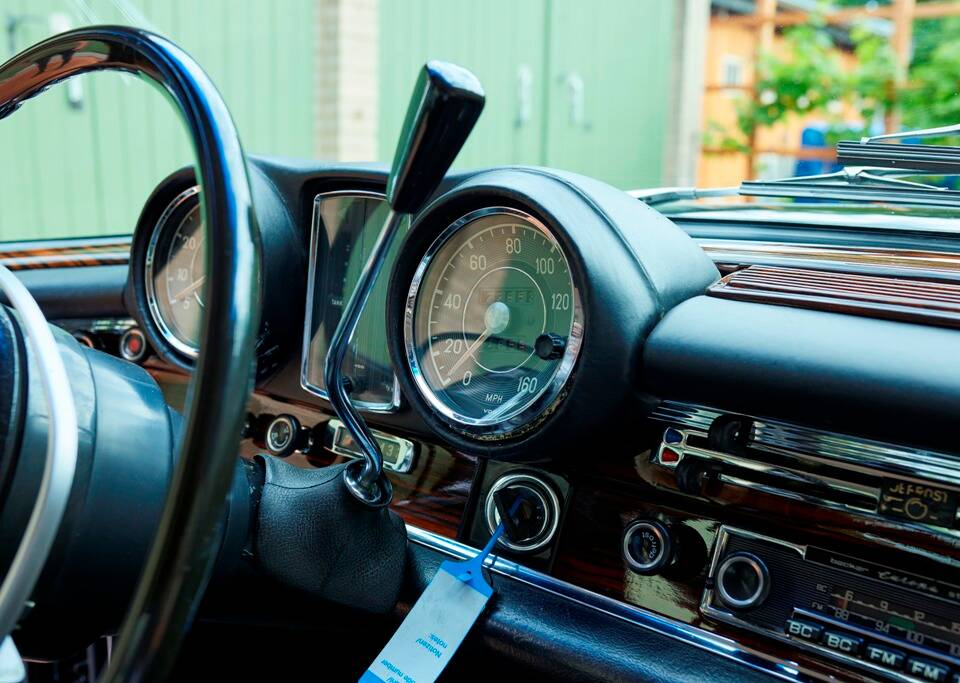 Image 143/188 of Mercedes-Benz 280 SE 3,5 (1971)