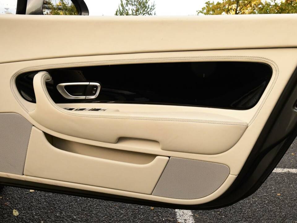 Image 32/50 of Bentley Continental GTC (2011)