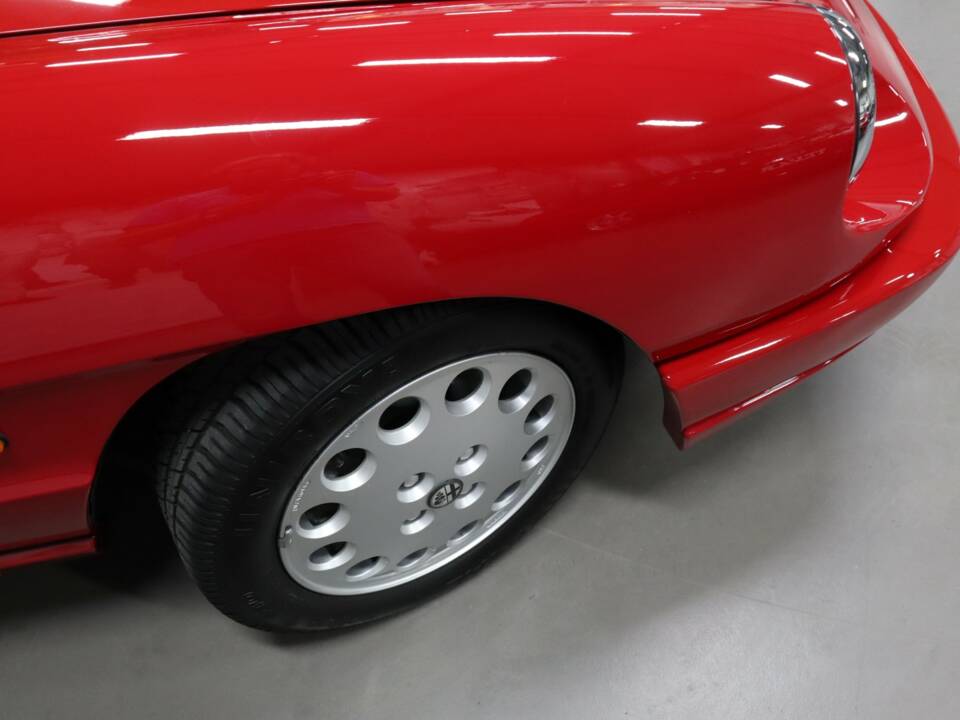 Immagine 25/28 di Alfa Romeo 2.0 Spider (1990)