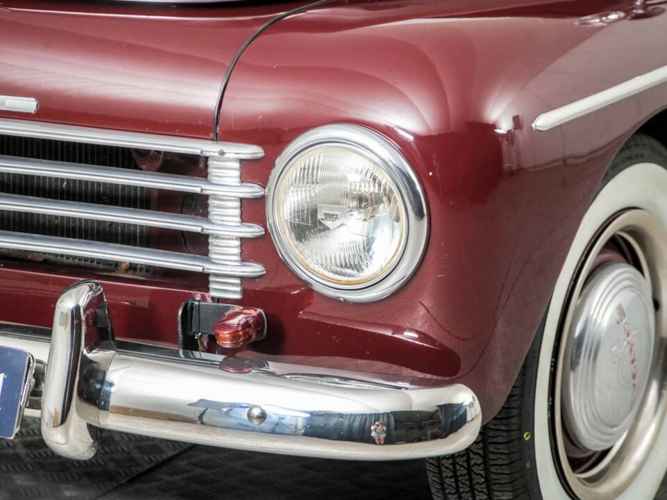 Image 22/50 of Volvo PV 444 (1953)