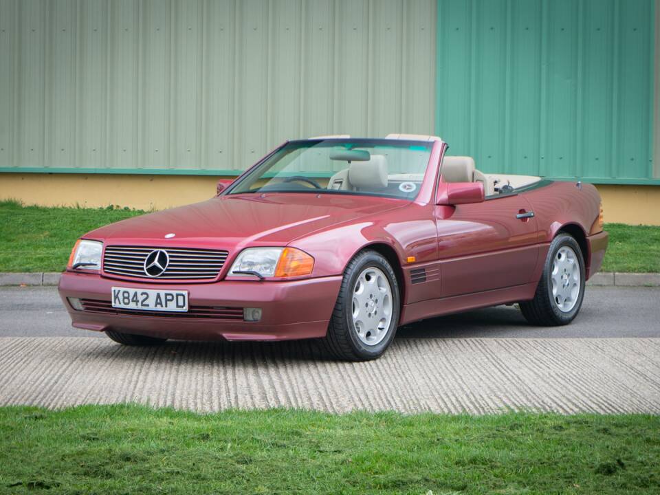 Image 7/28 of Mercedes-Benz 500 SL (1992)