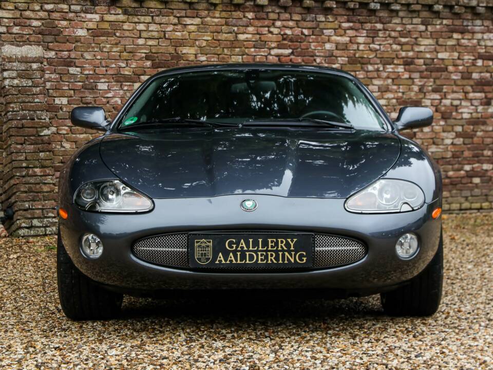 Immagine 5/50 di Jaguar XK8 4.0 (2002)