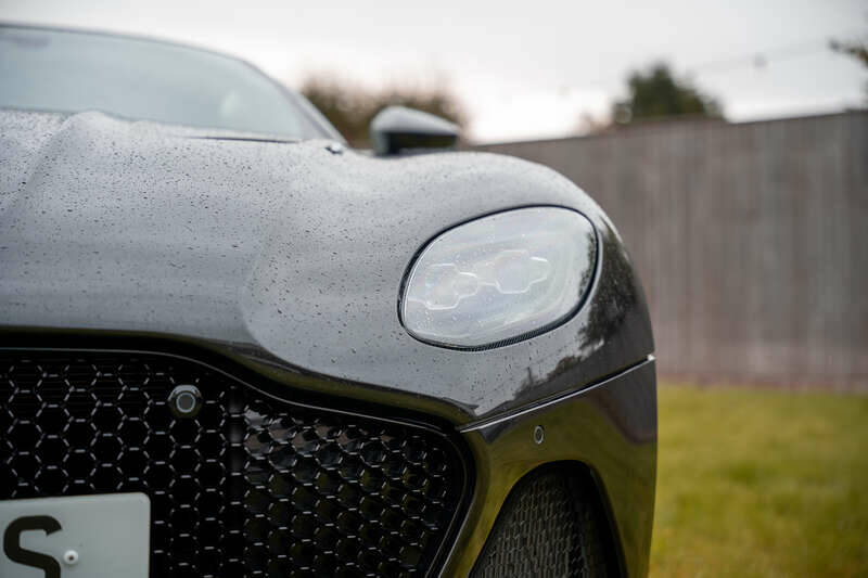 Image 15/27 of Aston Martin DBS Superleggera (2021)