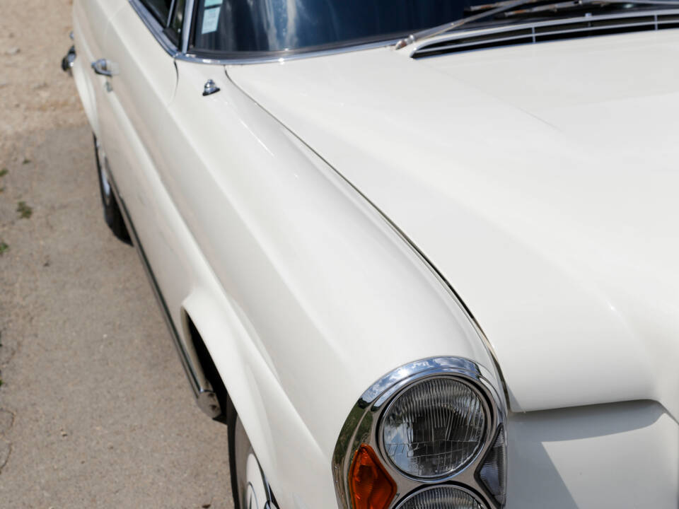 Image 30/50 of Mercedes-Benz 280 SE 3,5 (1970)