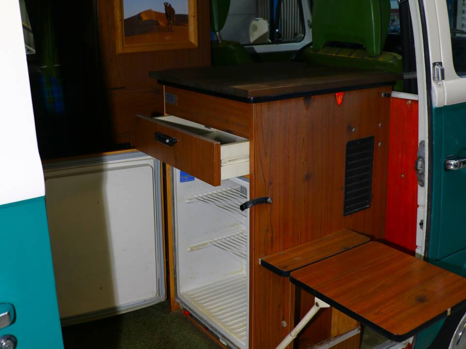 Bild 23/38 von Volkswagen T2b Camper (1974)
