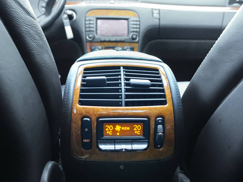 Image 13/51 of Mercedes-Benz S 65 AMG L (2004)