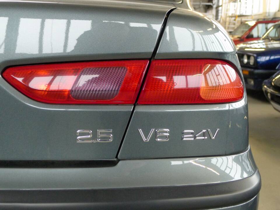 Imagen 26/35 de Alfa Romeo 156 2.5 V6 (1999)