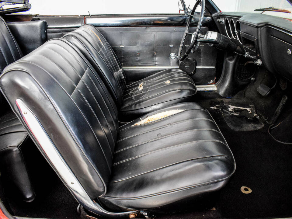 Image 22/50 of Chevrolet Corvair Monza Convertible (1966)