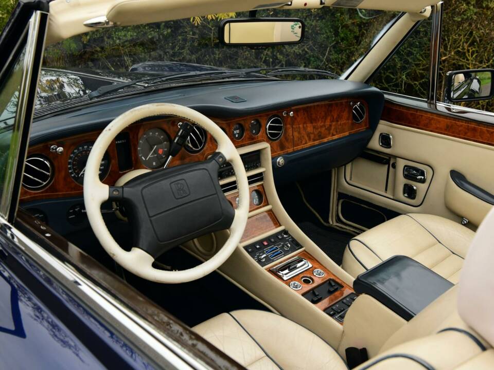Image 31/50 of Rolls-Royce Corniche S (1995)