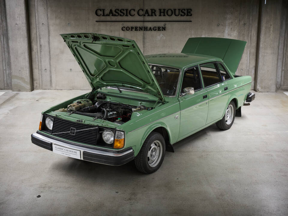 Bild 91/98 von Volvo 244 DL (1975)
