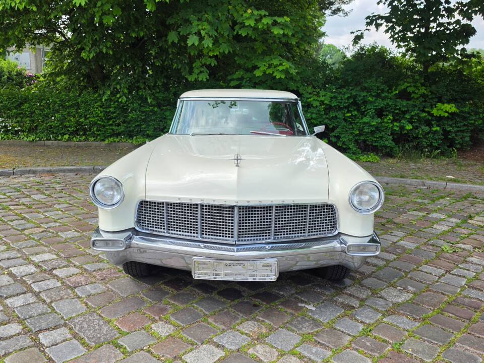 Image 7/75 of Lincoln Continental Mark II (1956)