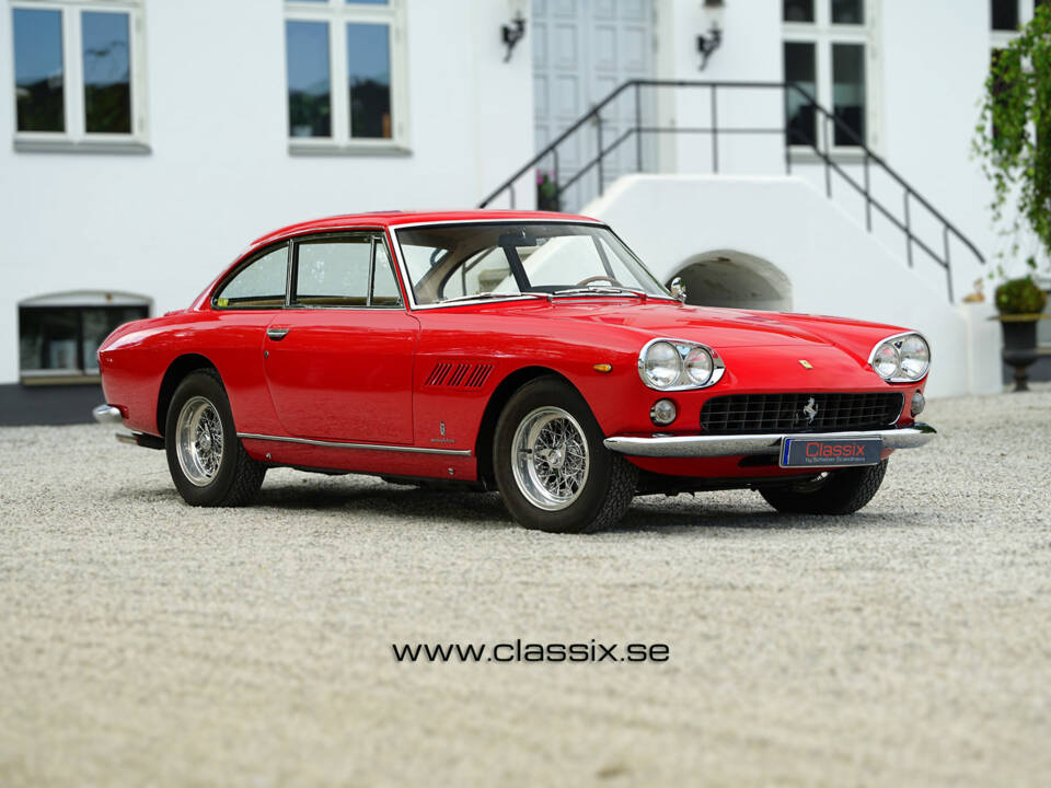 Image 11/27 of Ferrari 330 GT 2+2 (1964)