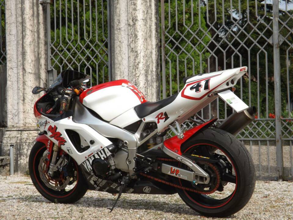 Image 5/50 of Yamaha YZF 1000 R1 (1998)
