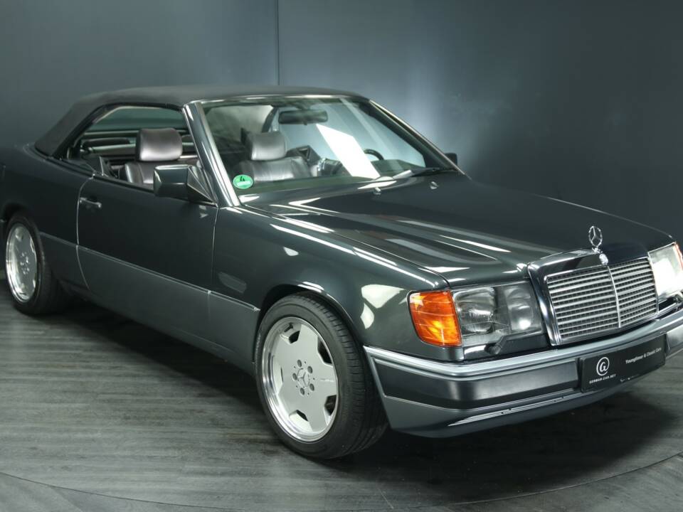 Afbeelding 56/82 van Mercedes-Benz 300 CE-24 3.4 AMG (1993)