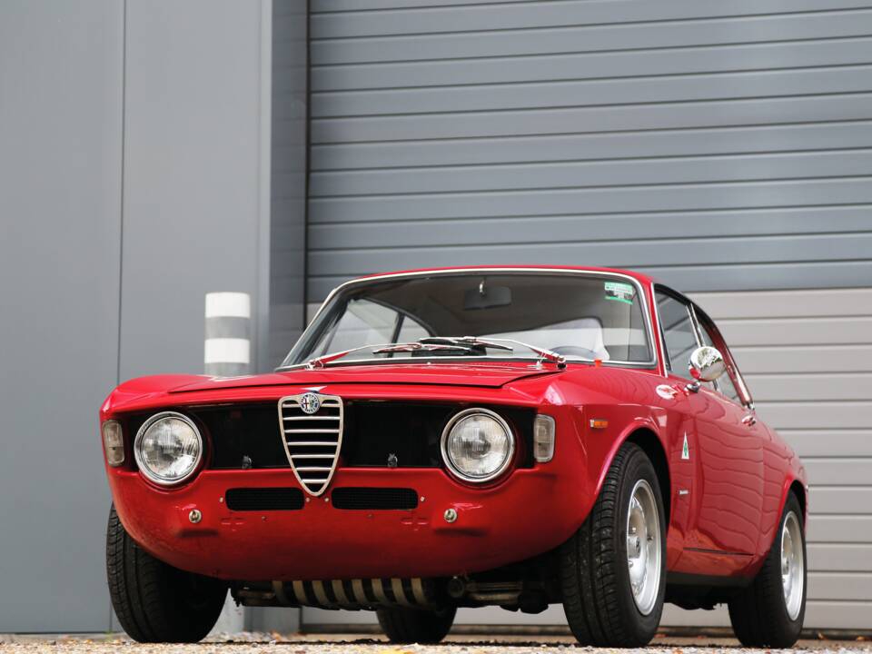 Immagine 18/48 di Alfa Romeo Giulia 1750 GT Am (1970)