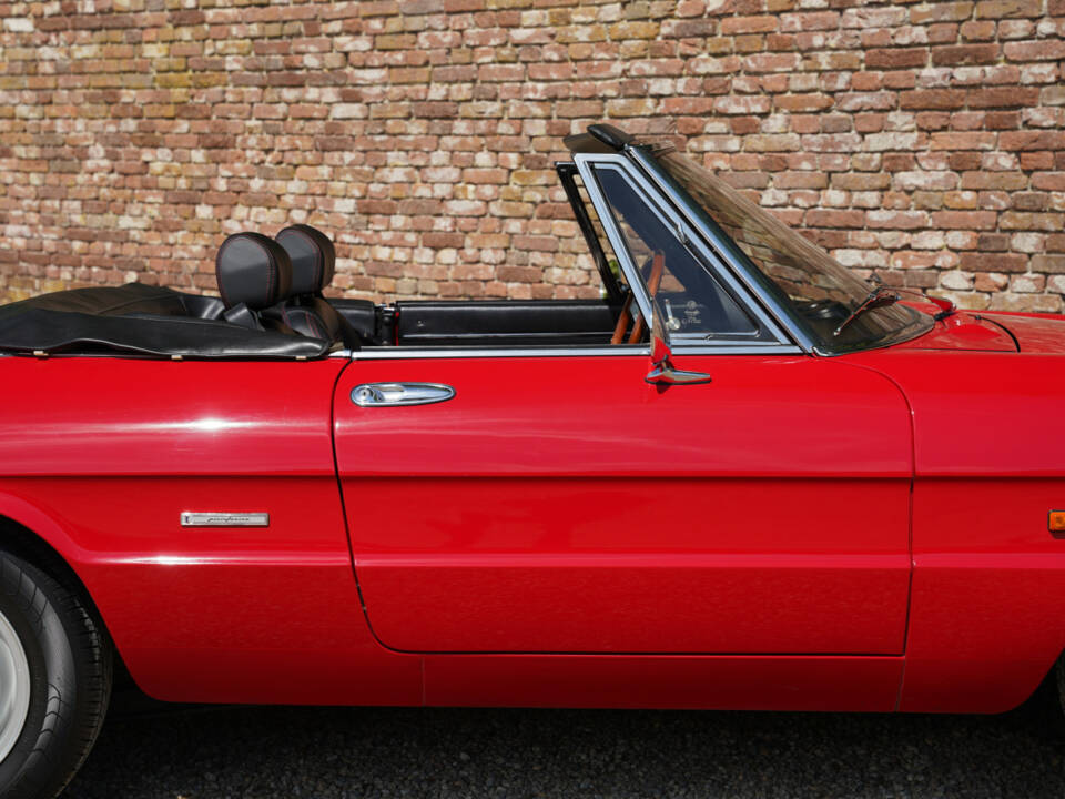 Image 26/50 of Alfa Romeo 2.0 Spider (1990)