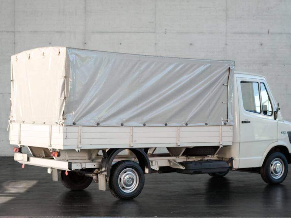 Image 22/43 of Mercedes-Benz T1 208 (1981)