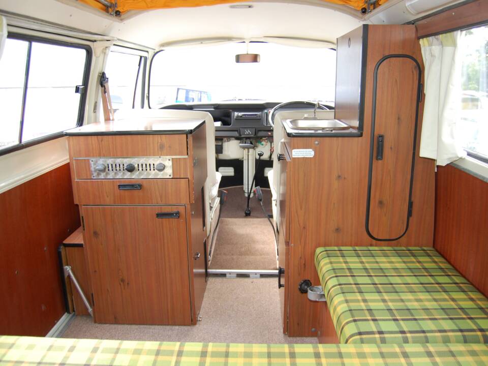 Imagen 9/12 de Volkswagen T2b Westfalia (1975)