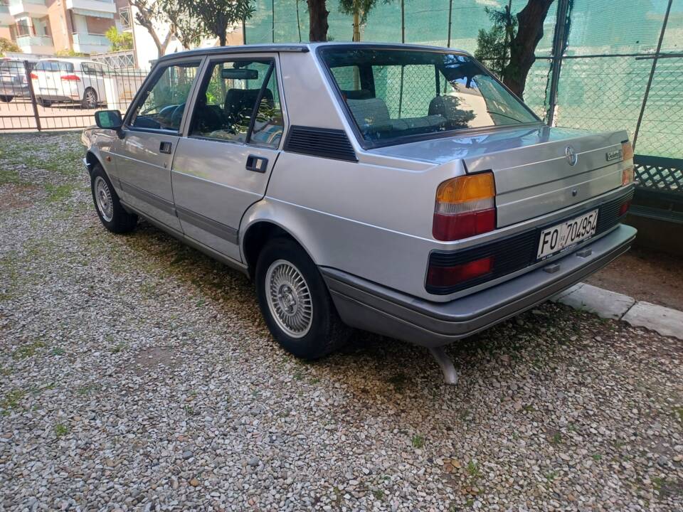 Bild 27/63 von Alfa Romeo 75 1.6 (1987)