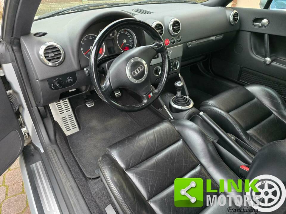 Bild 9/10 von Audi TT 1.8 T quattro (2000)