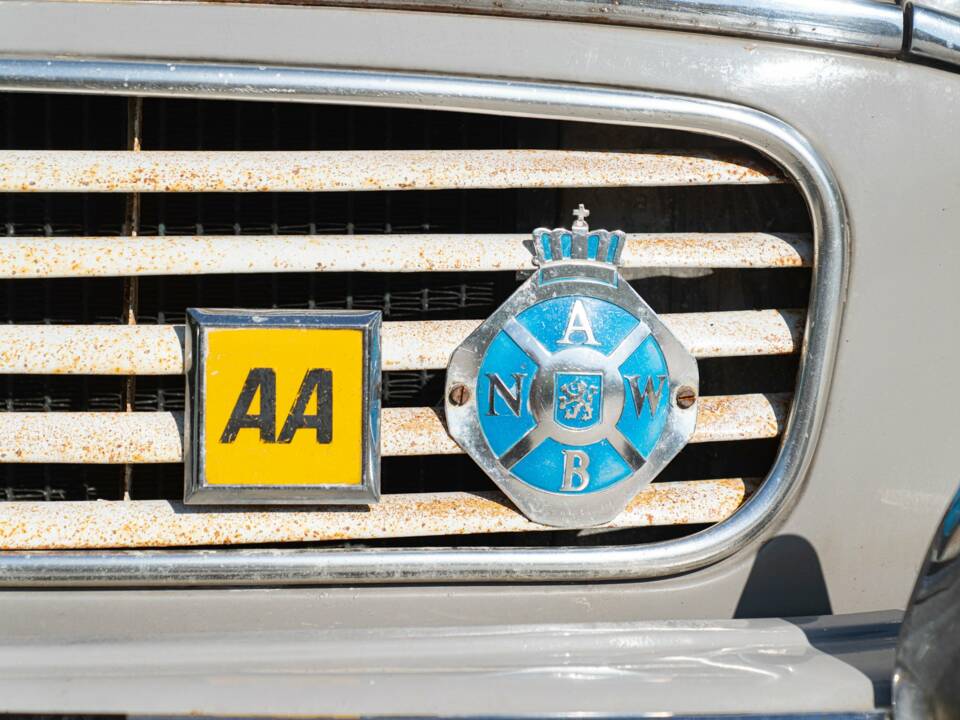 Image 12/50 of Morris Minor 1000 (1958)