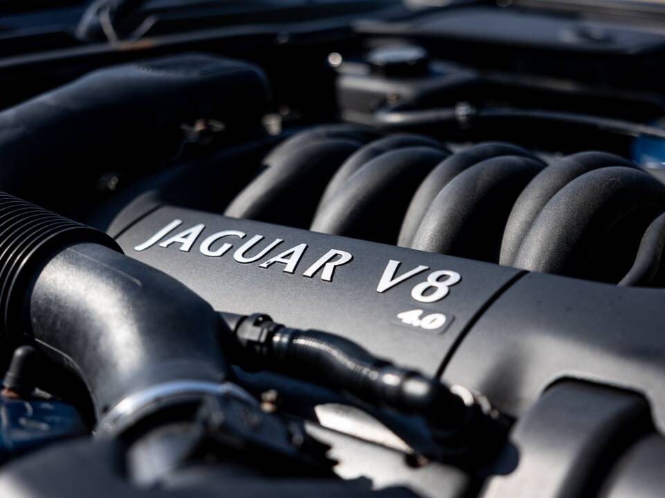Immagine 23/42 di Jaguar XK8 4.0 (2001)