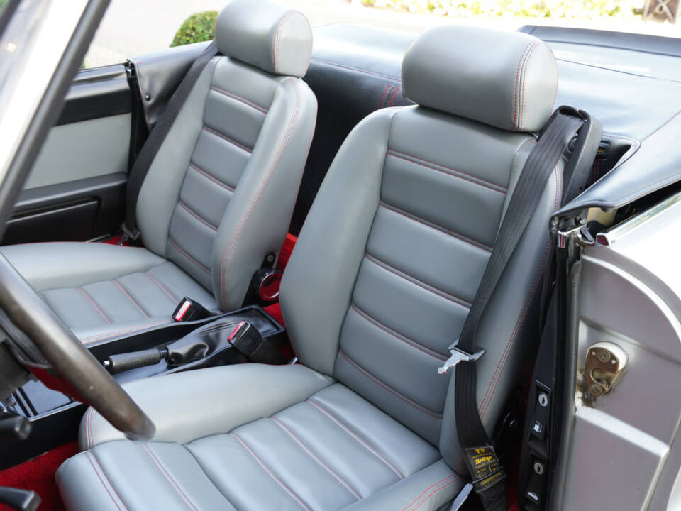 Bild 23/50 von Alfa Romeo 2.0 Spider QV (1987)